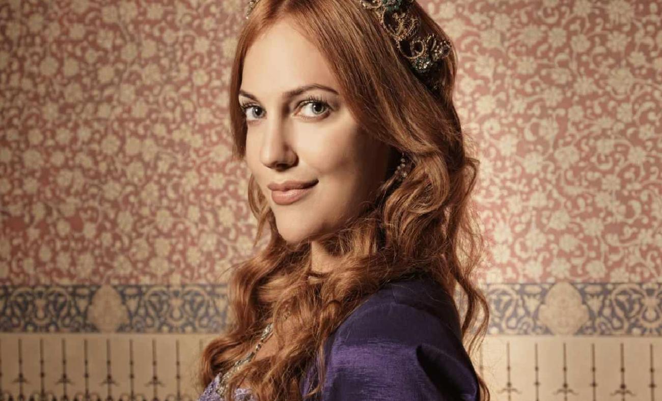 Meryem Uzerli'nin Kıyafet Seçimi