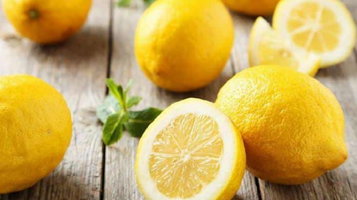 Koltuk Altına Limon Sürmek: Faydaları ve Dikkat Edilmesi Gerekenler