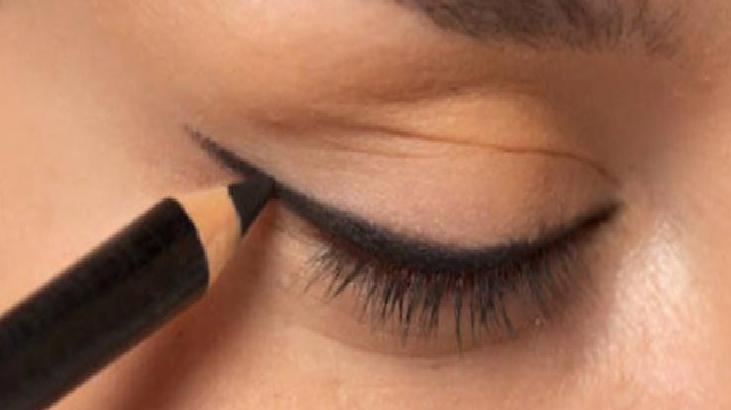 Sıvı Eyeliner Kullanımında Dikkat Edilmesi Gerekenler