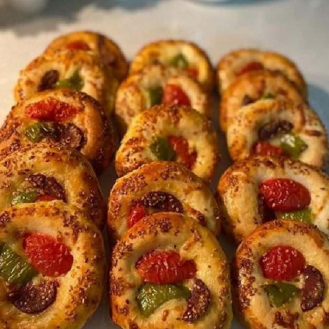 Pastane Usulü Pizza Poğaça Tarifi