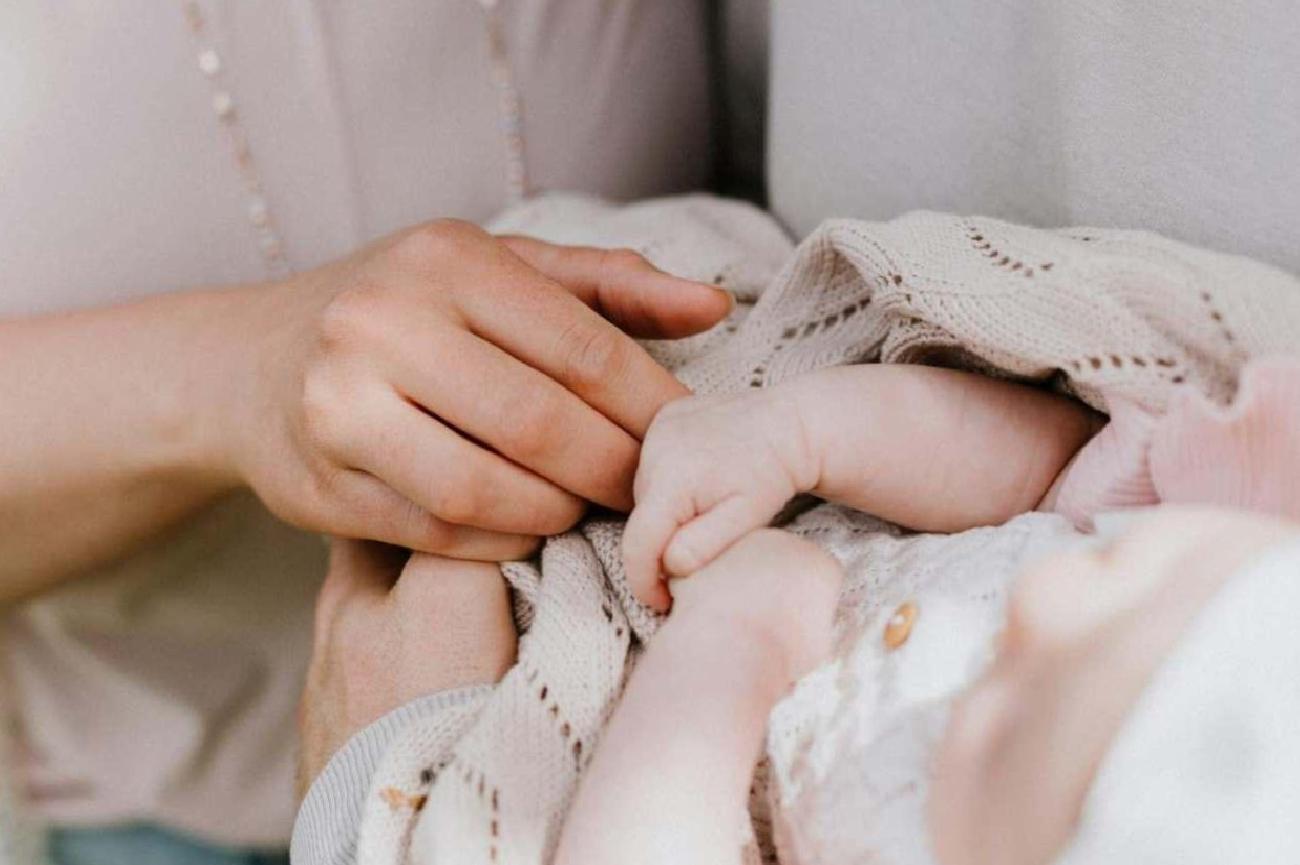 İngiltere'de Bebek Değiştirme Skandalı: 50 Yıl Sonra Gerçek Ailelerini Buldular