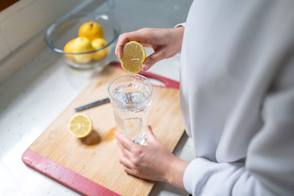 Limonlu Suyun Faydaları ve Kilo Kontrolü