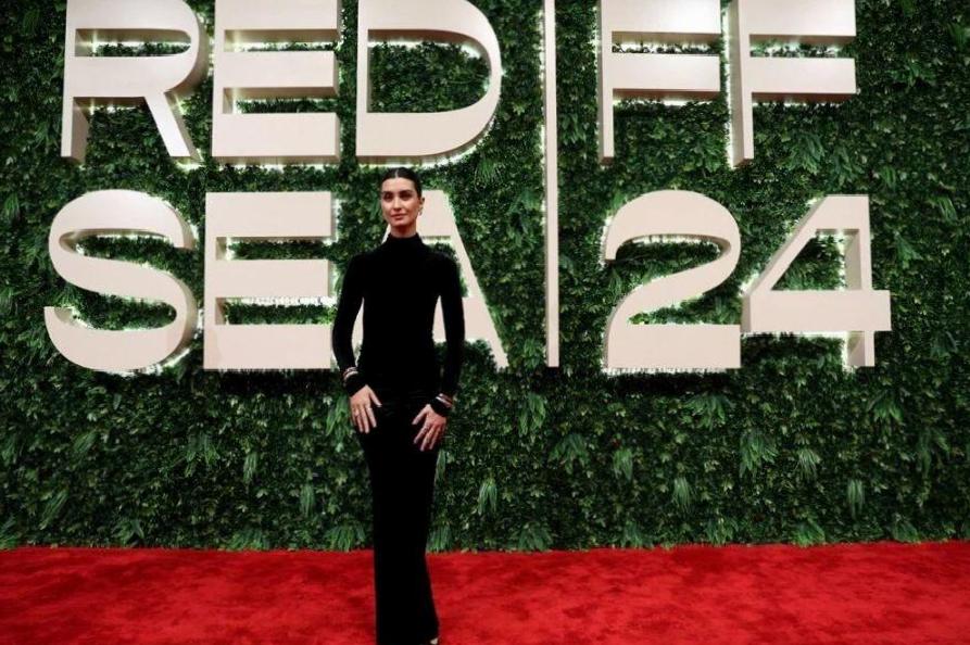 Tuba Büyüküstün Kızıldeniz Film Festivali'nde Göz Doldurdu