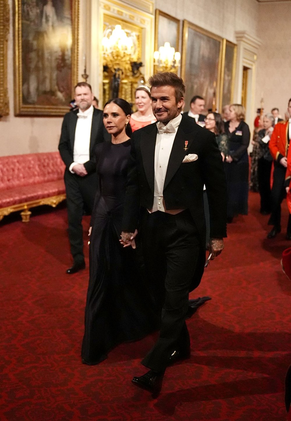 Victoria ve David Beckham Buckingham Sarayı'nda Özel Etkinliğe Katıldı