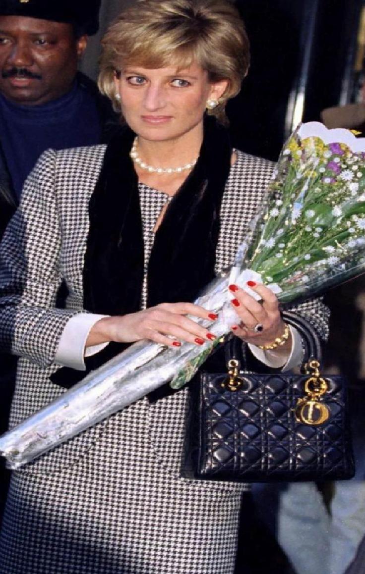 Prenses Diana'nın İkonik Lady Dior Çantası