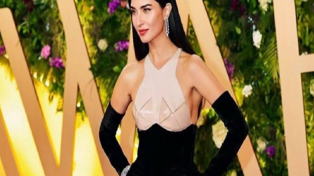 Riyad'da Joy Awards Töreni: Tuba Büyüküstün ve Fahriye Evcen'in Şıklığı