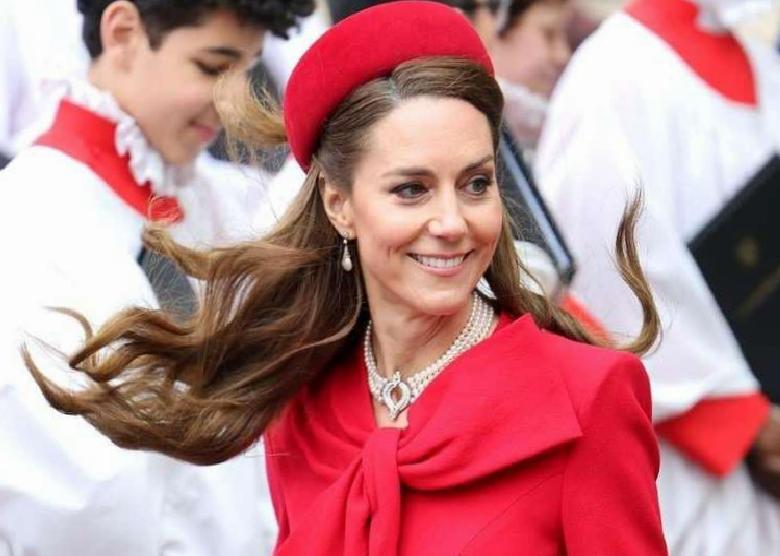 Kate Middleton'un Dönüşü: Kırmızı Elbise ve Gizli Mesajlar